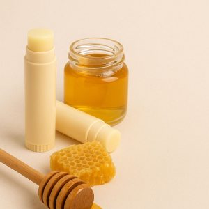 Tự làm son dưỡng môi bằng mật ong